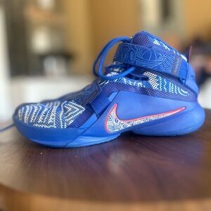 Pre-owned James  NIKE shoes size 9.5